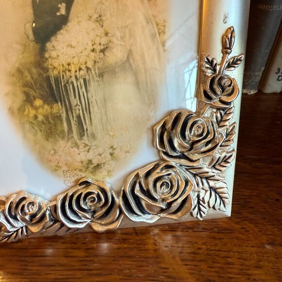 Vintage Frame with 3D Roses and Wedding Picture - Picture 5 of 13